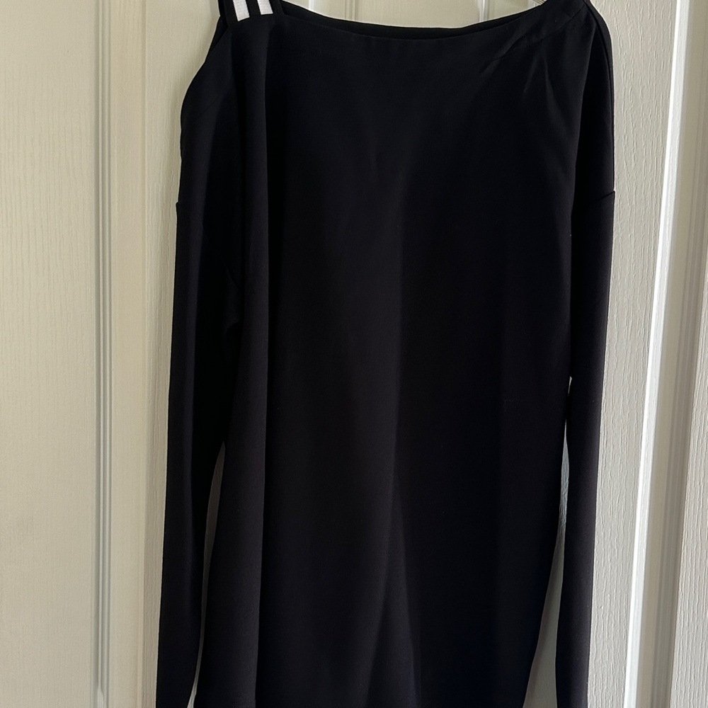 CAbi off shoulder top